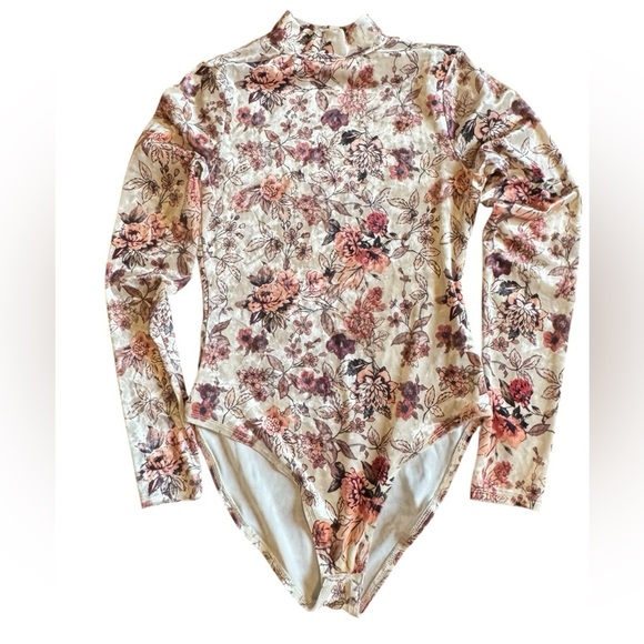 Coco + Jaimeson Velvety Floral Long Sleeve Bodysuit, Medium. - Picture 4 of 9